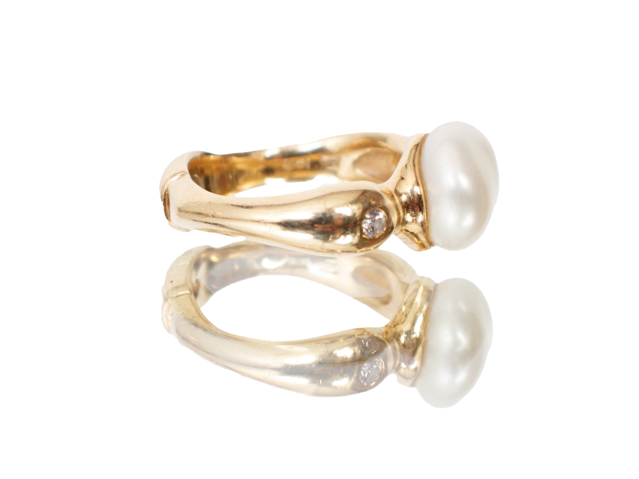 18k Gold Bezel Set Pearl & Diamond Ring