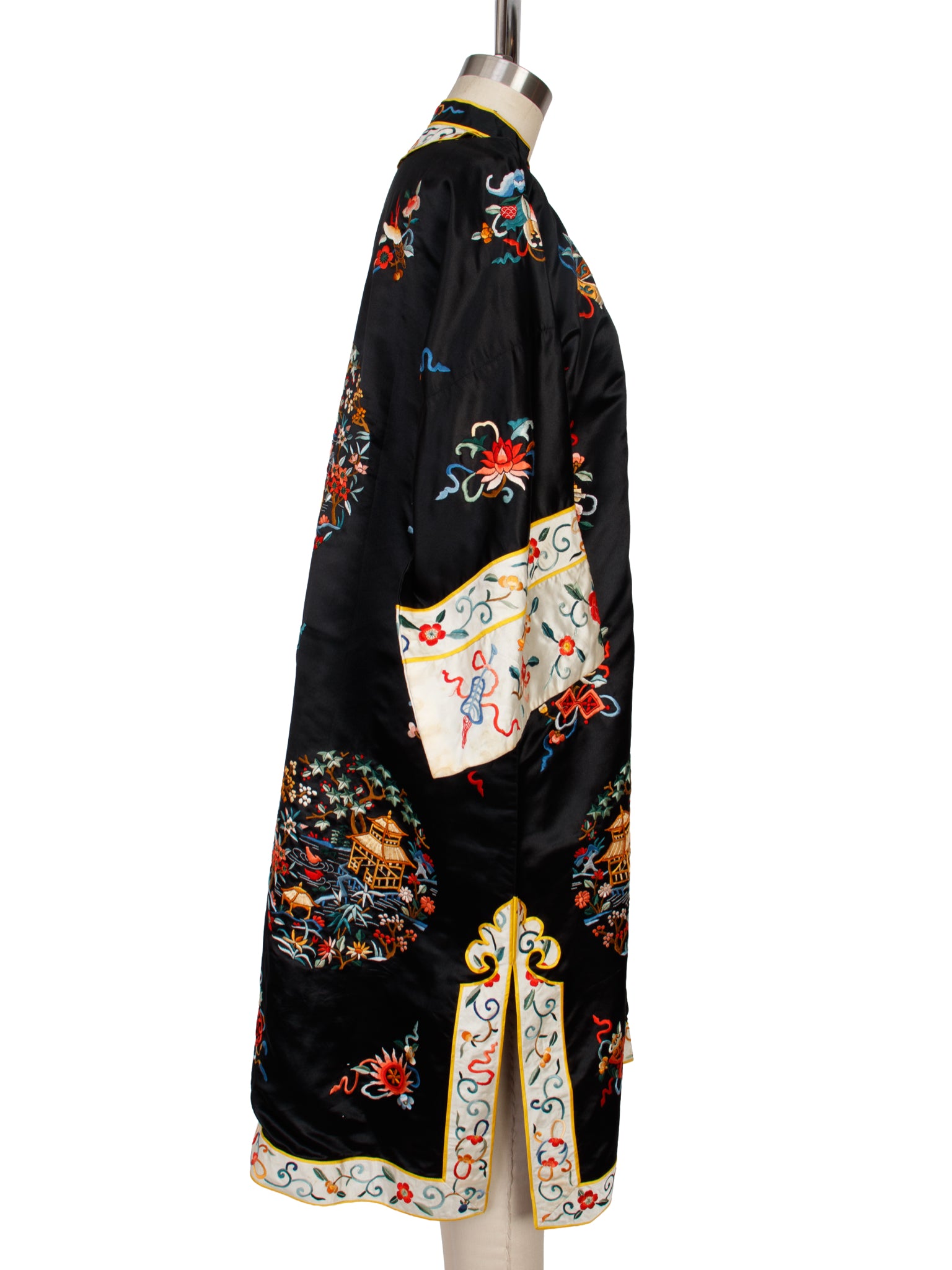 1950s Bai Hua Silk Chinese Embroidered Robe