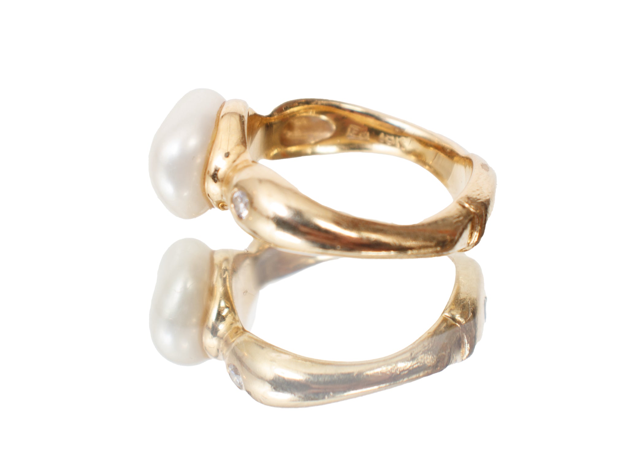 18k Gold Bezel Set Pearl & Diamond Ring