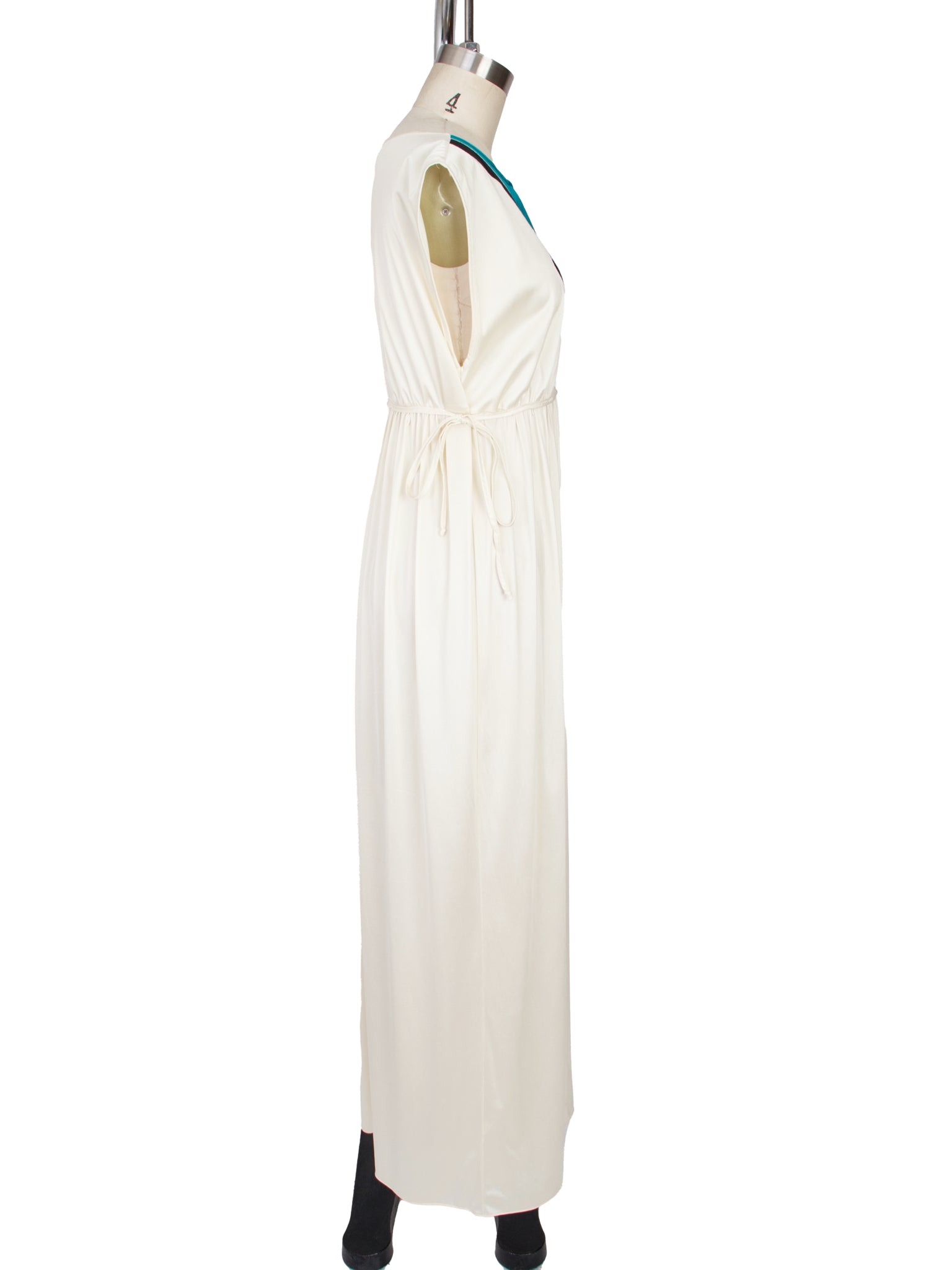 Oscar De La Renta Embroidered Nightgown & Robe Set