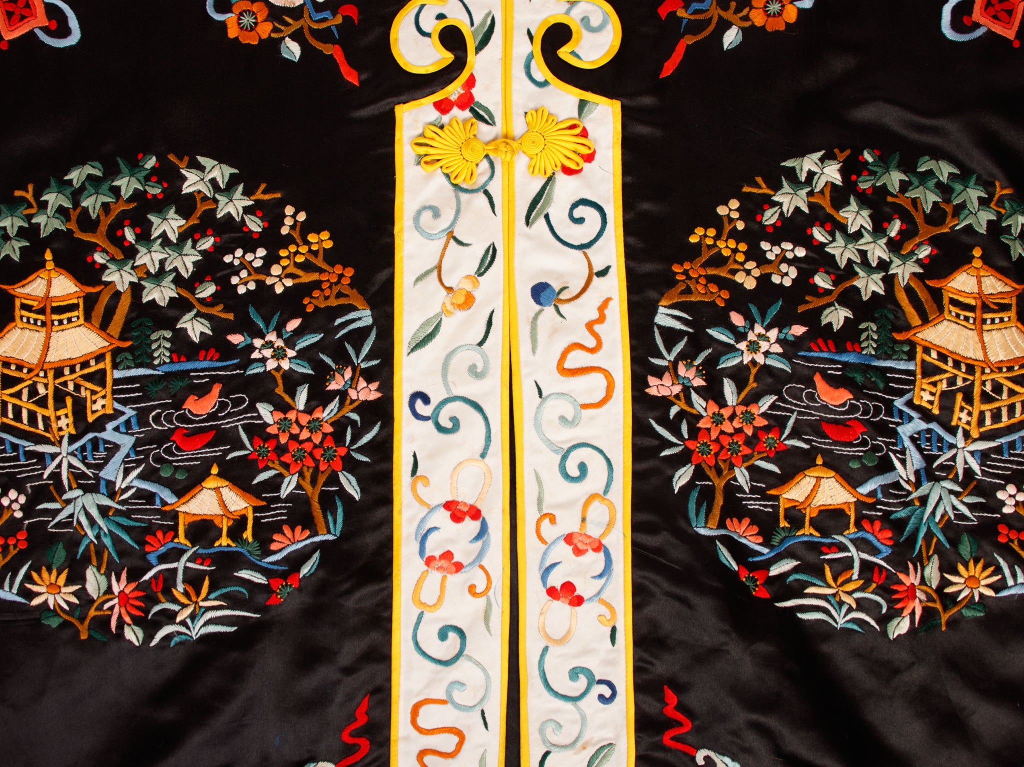 1950s Bai Hua Silk Chinese Embroidered Robe