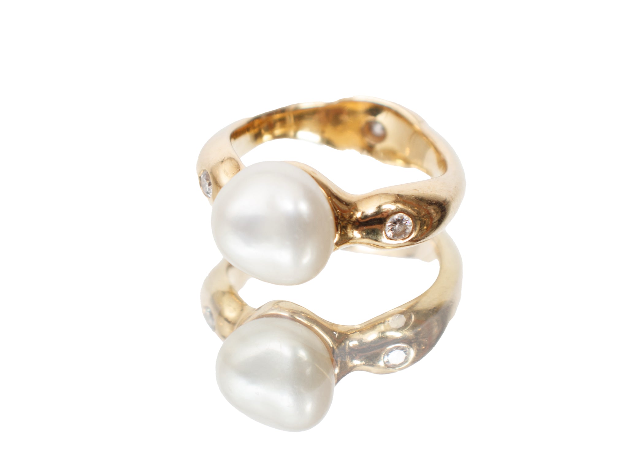 18k Gold Bezel Set Pearl & Diamond Ring