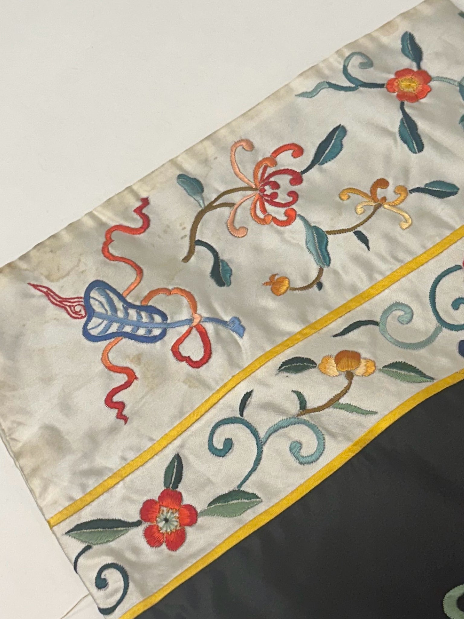 1950s Bai Hua Silk Chinese Embroidered Robe